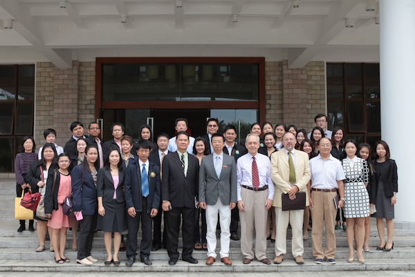 2013年10月，泰国东方大学代表团来访我校的副本.jpg