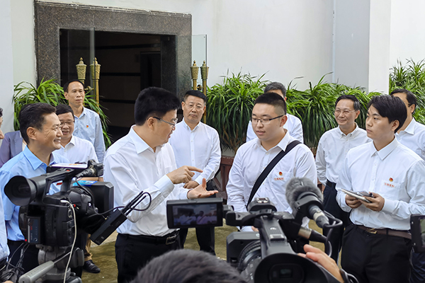 省委常委孙大海勉励开云手机入口为海南自贸港培养更多人才.jpeg